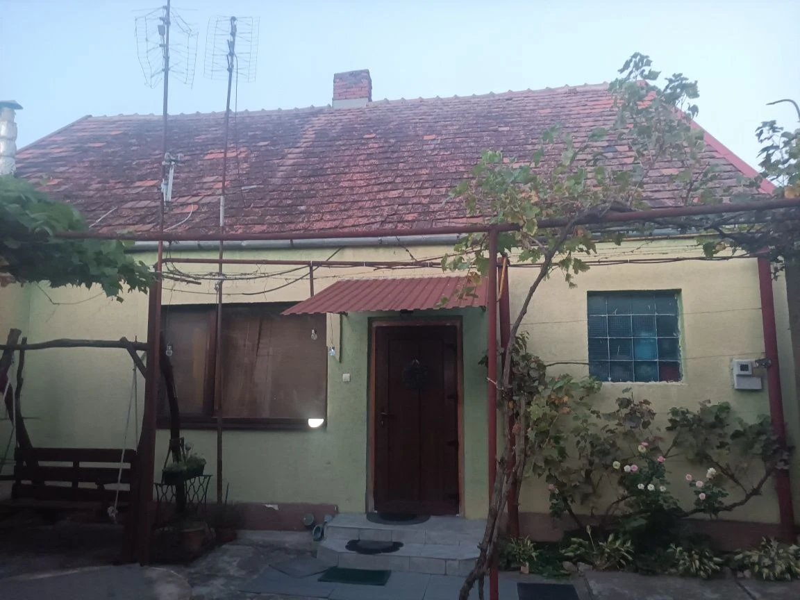 Продається добротний будинок - локація 950 м  до термального
