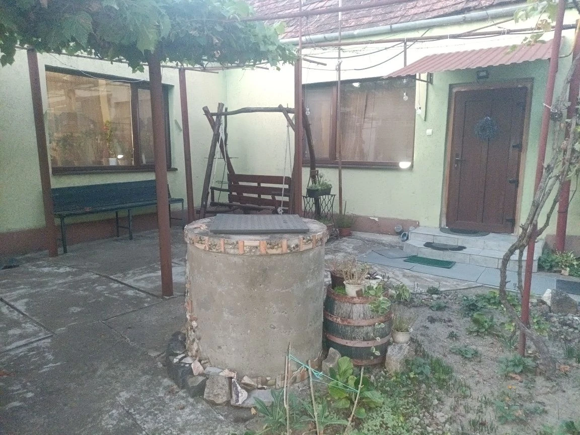 Продається добротний будинок - локація 950 м  до термального