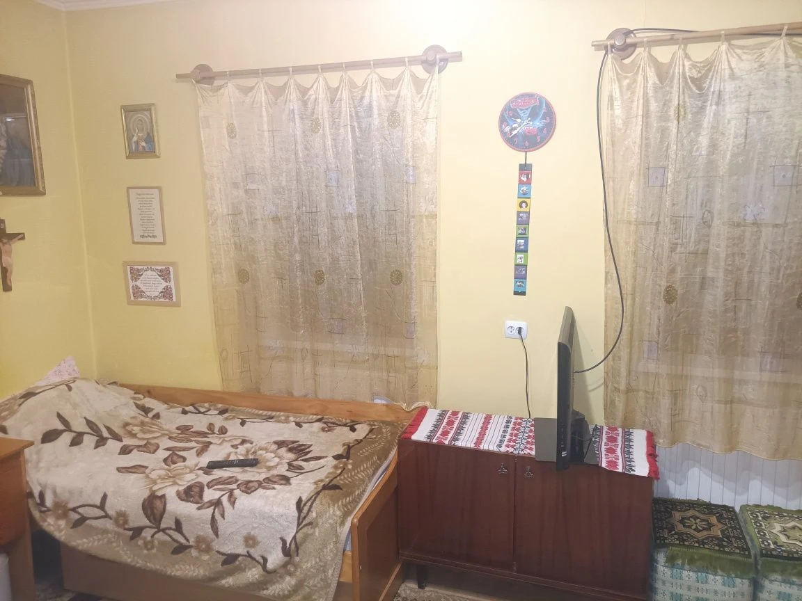 Продається добротний будинок - локація 950 м  до термального