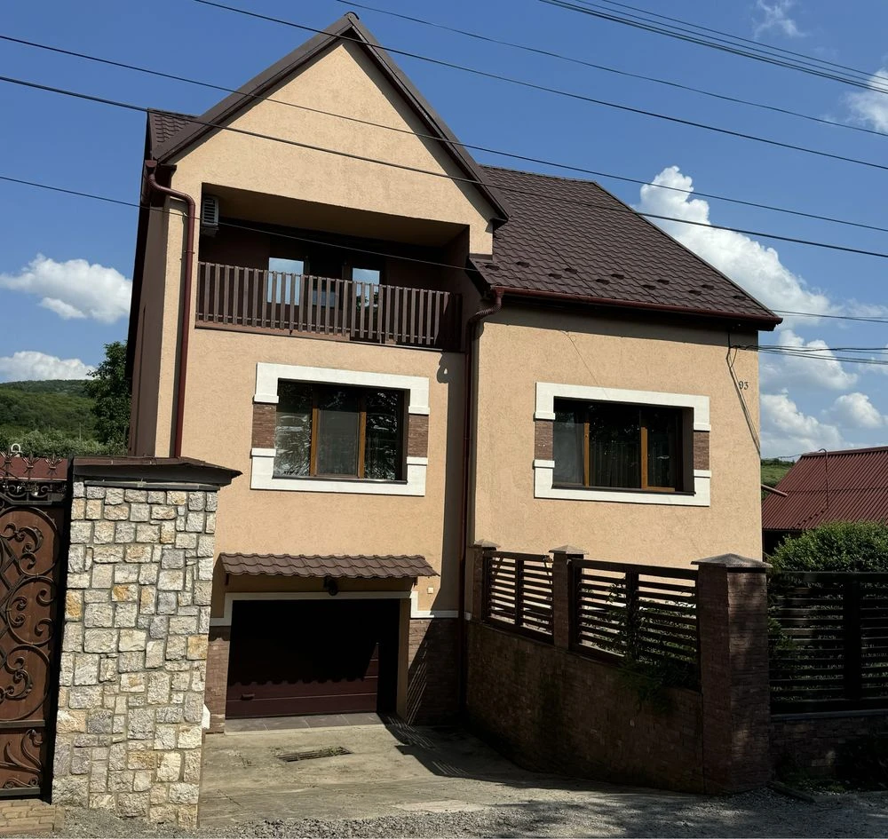 Чудовий будинок м.Берегово вул.Виноградна 180 кв. 8 сот Терм
