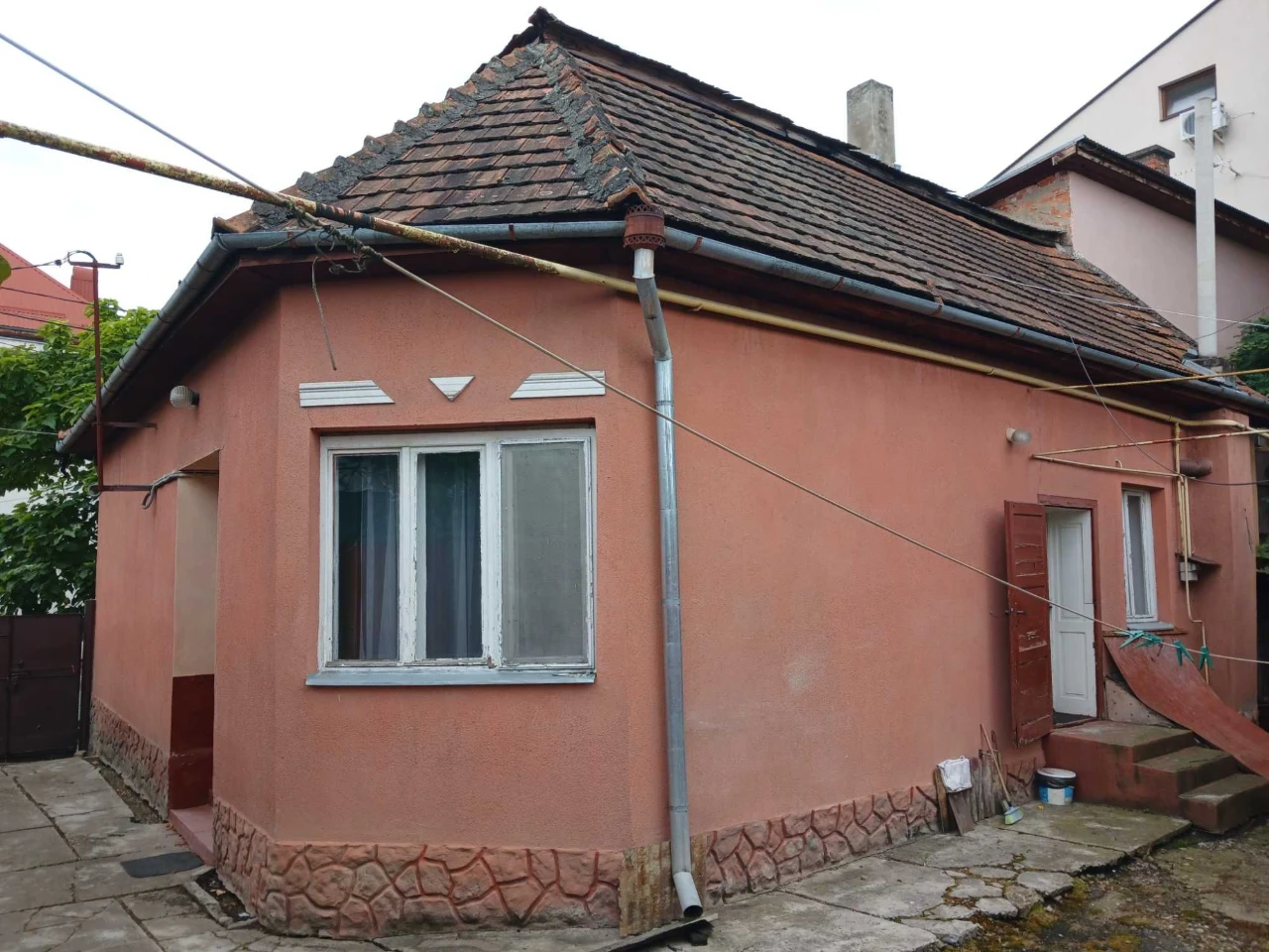 Будинок під БІЗНЕС чи житло в центрі Берегова, 1,2 км від те