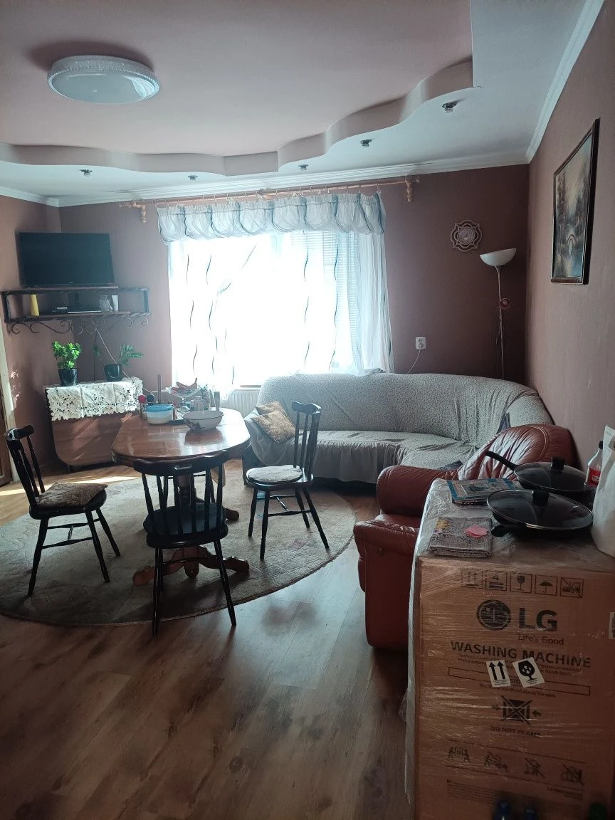 В затишному куточку міста Берегове продається добротний буди