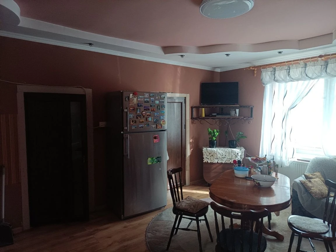 В затишному куточку міста Берегове продається добротний буди
