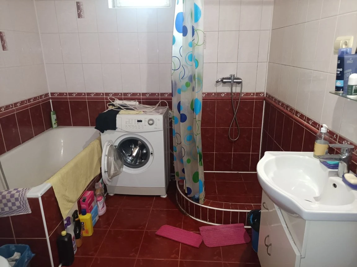 В затишному куточку міста Берегове продається добротний буди
