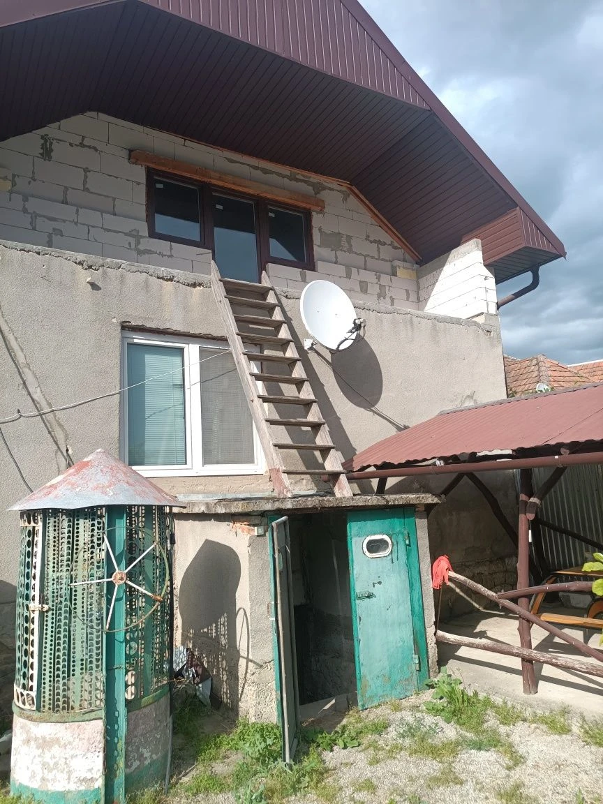 В затишному куточку міста Берегове продається добротний буди