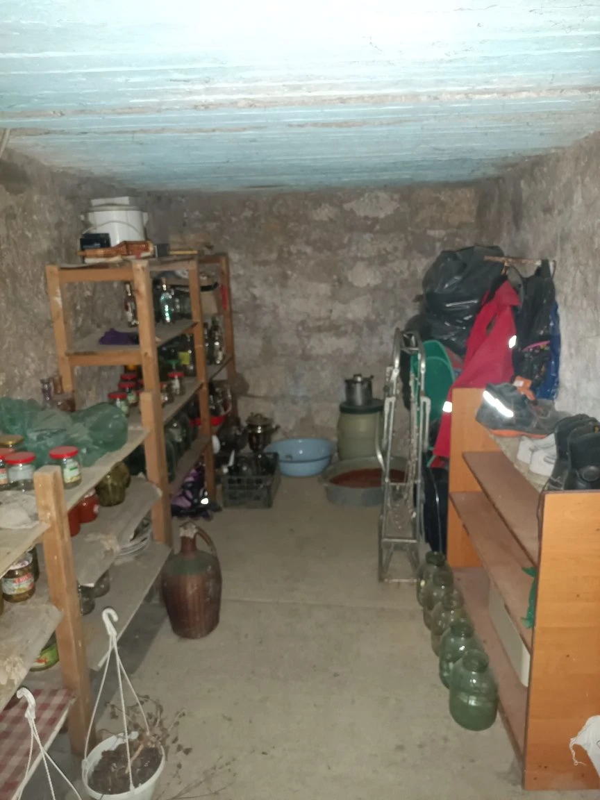 В затишному куточку міста Берегове продається добротний буди