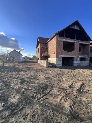 Продаж недобудови на ділянці площею 12 сот! В чудовому район