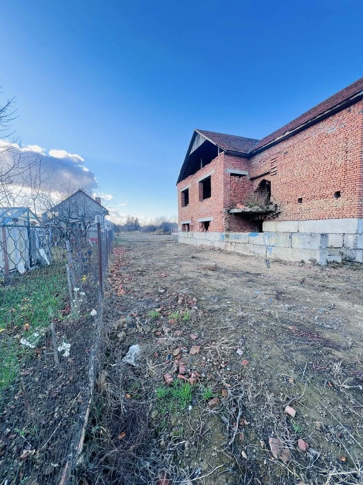 Продаж недобудови на ділянці площею 12 сот! В чудовому район