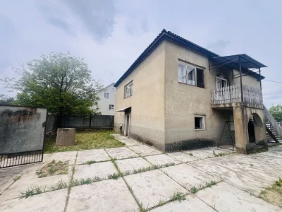 Продаж цегляного будинку в м.Берегове, 186 кв.м , 10 соток д