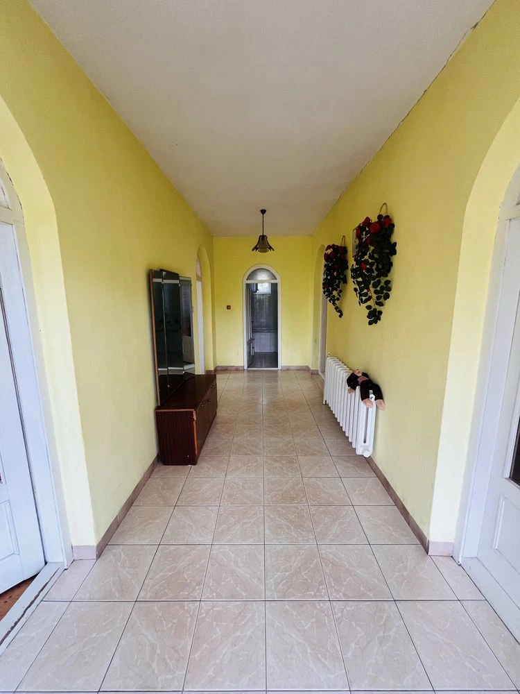 Продаж цегляного будинку в м.Берегове, 186 кв.м , 10 соток д