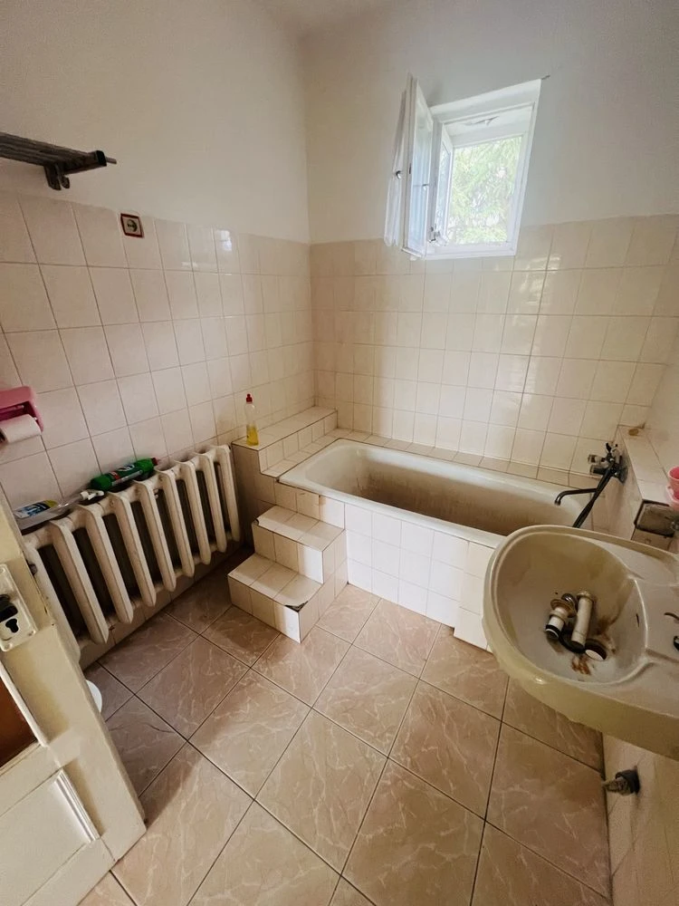 Продаж цегляного будинку в м.Берегове, 186 кв.м , 10 соток д