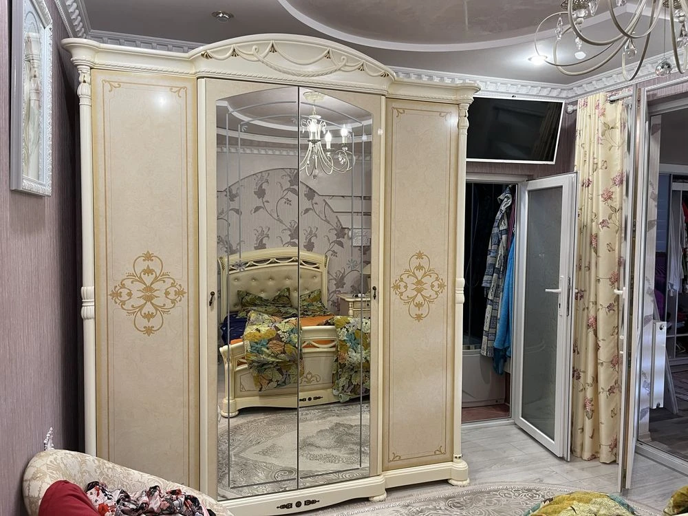 Елітний будинок 302 м2 найкращий район Берегово