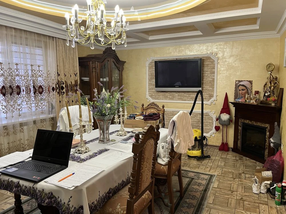 Елітний будинок 302 м2 найкращий район Берегово