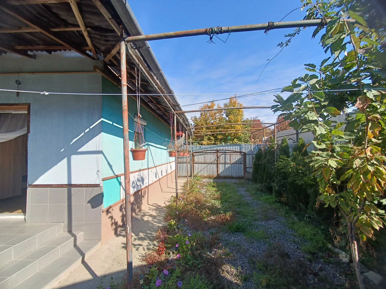 КОМПАКТНИЙ, НЕВЕЛИКИЙ 51 кв.м. 2 кімнатний будинок недалеко