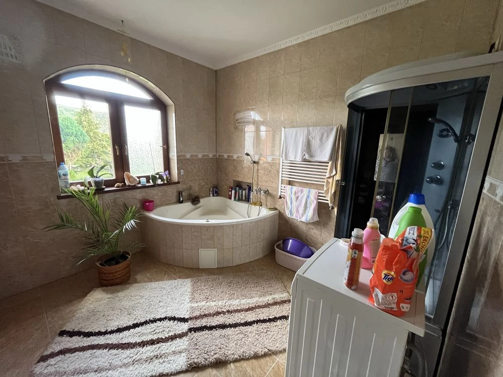 Продам будинок 412 м2 приват ділянка 18 сот Берегово вул. Чі