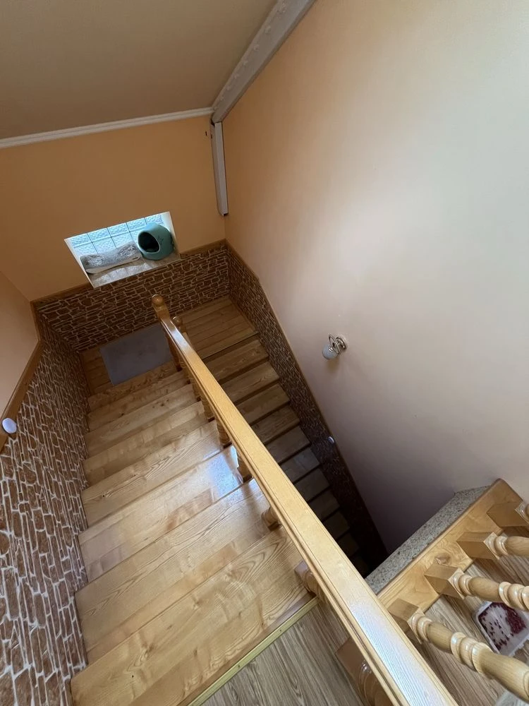 Продам будинок 412 м2 приват ділянка 18 сот Берегово вул. Чі