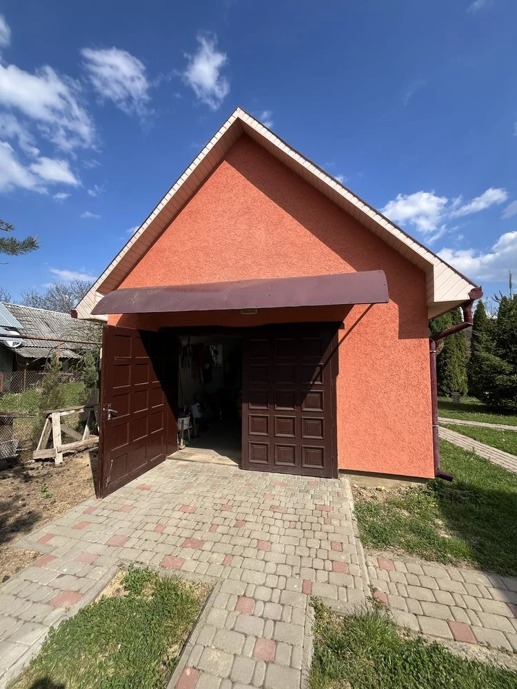 Продам будинок 412 м2 приват ділянка 18 сот Берегово вул. Чі