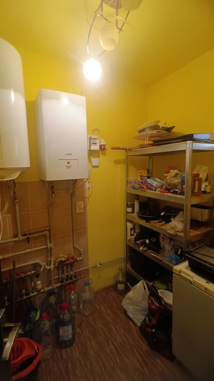 ПРОДАЖ стильного, сучасного будинку у спільному районі! 9 со