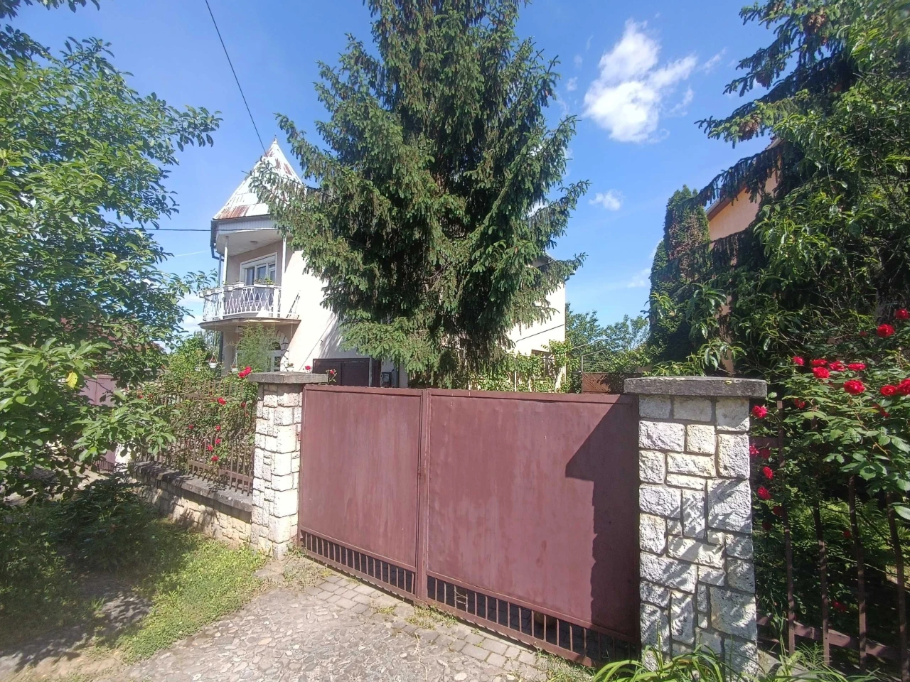ПРОДАЖ 2-х поверхового цегляного будинку 1990-х у Берегові,