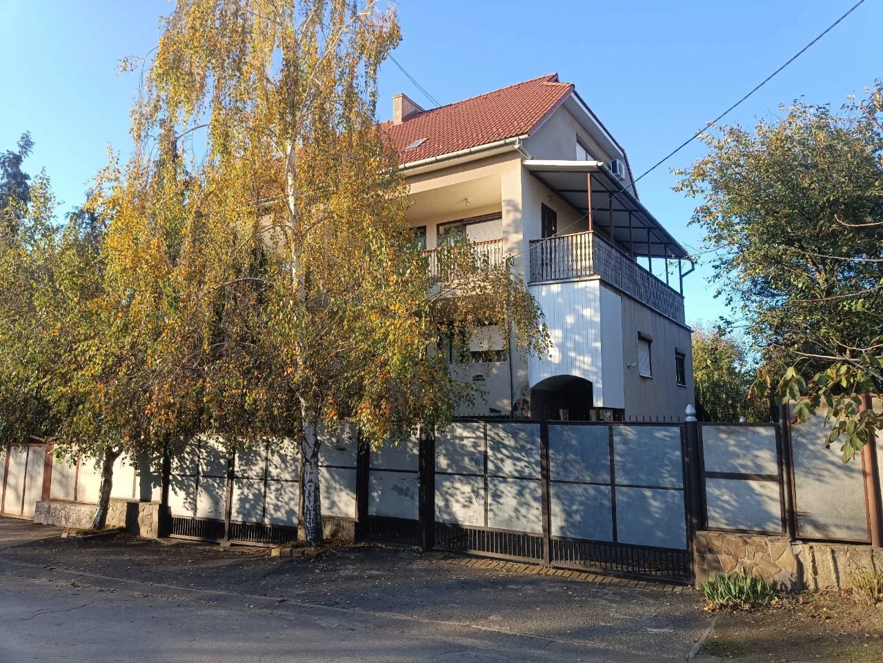 ЧУДОВИЙ БУДИНОК В ХОРОШОМУ РАЙОНІ, 183 кв.м., 6 соток, побуд