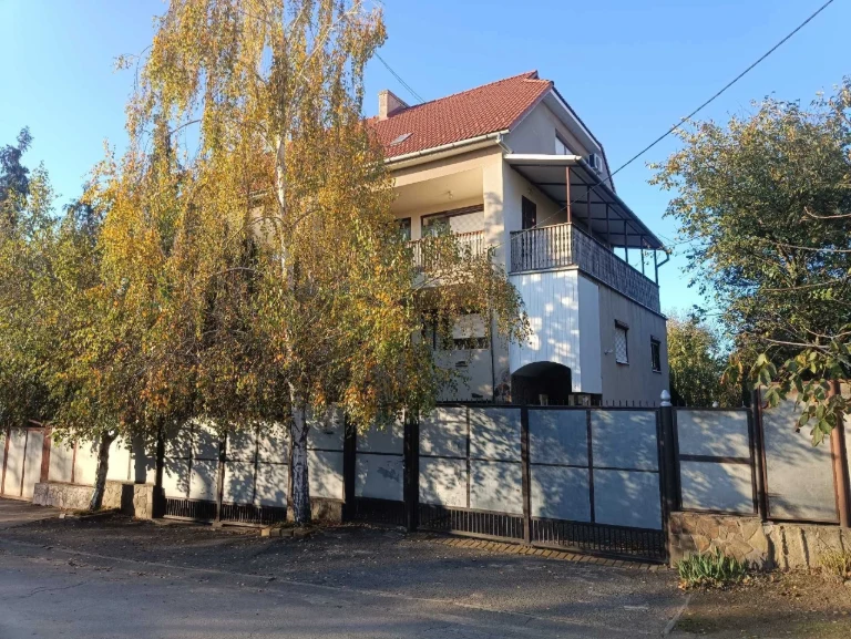 ЧУДОВИЙ БУДИНОК В ХОРОШОМУ РАЙОНІ, 183 кв.м., 6 соток, побуд