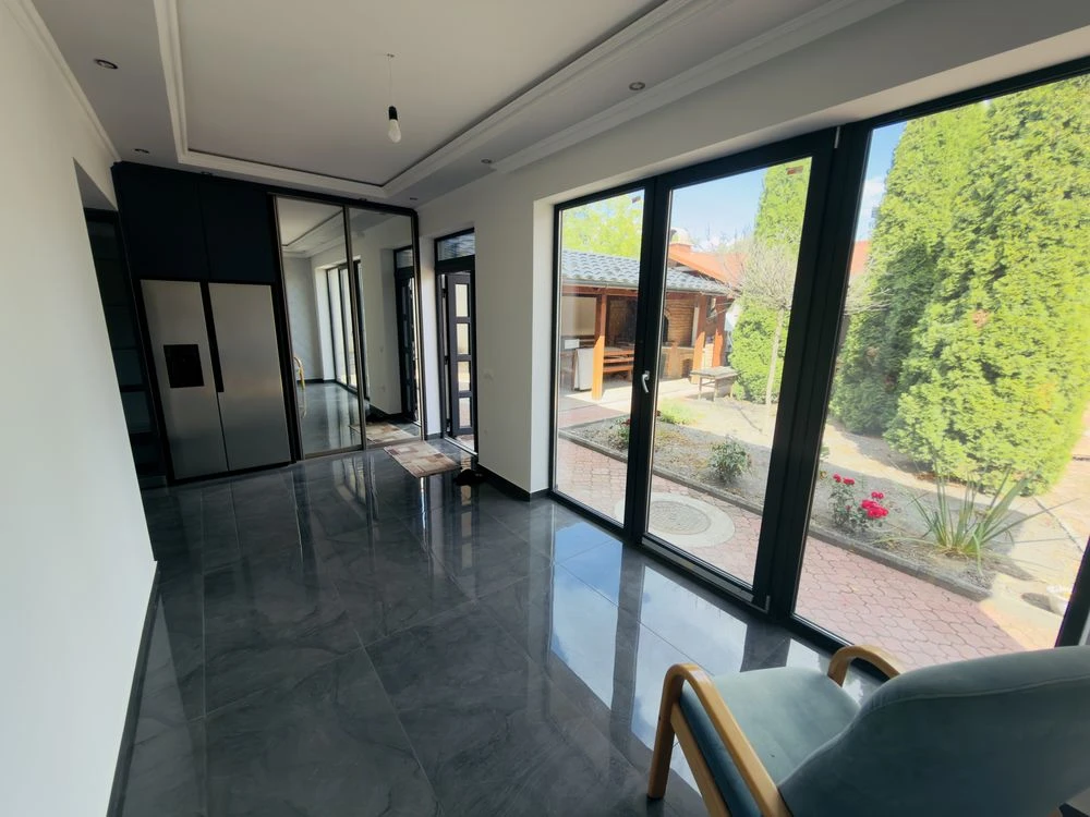 Продаж сучасного будинку-американки. 300 м від терм. компл.