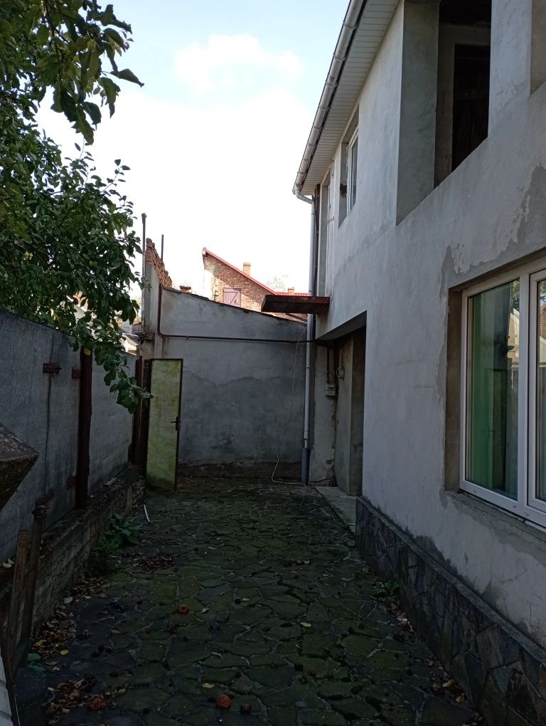 Новобудова 190 м2 Центр Берегово