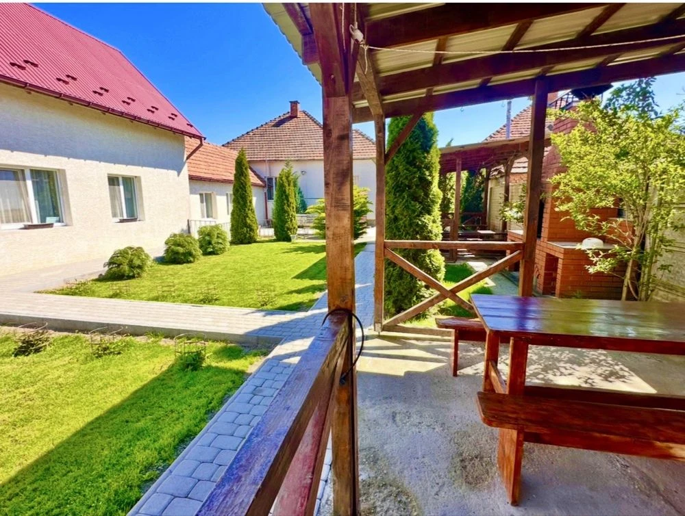 Продам приватну садибу біля термальних басейнів