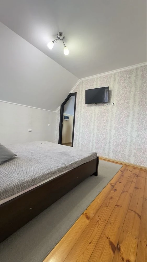 Продам приватну садибу біля термальних басейнів