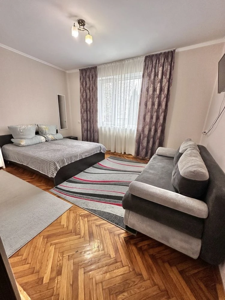 Продам приватну садибу біля термальних басейнів