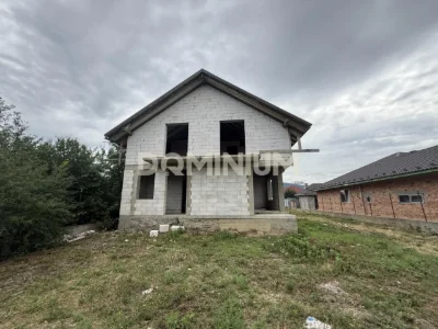 Будинок із панорамним видом на Чорну гору