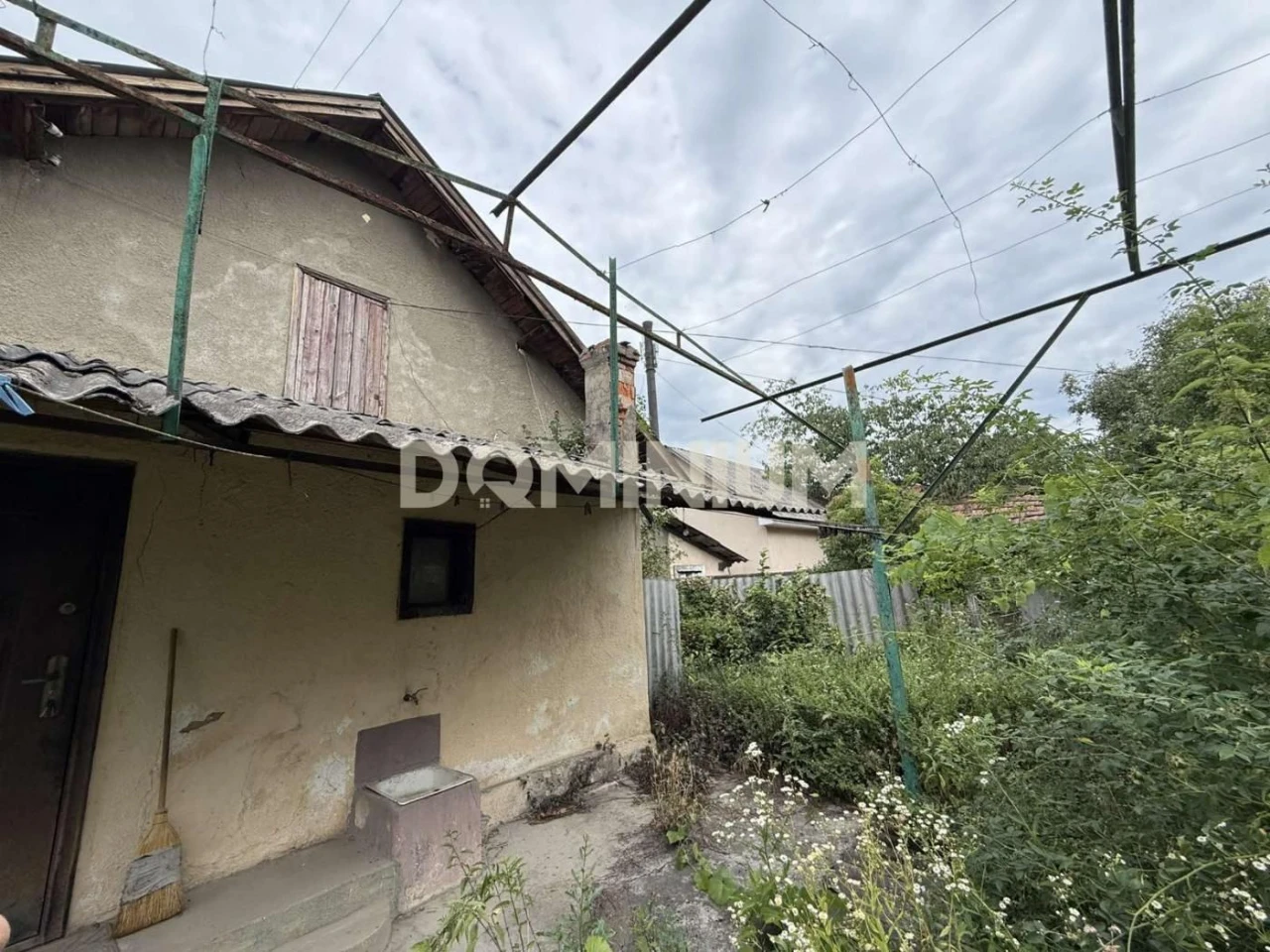Продаж будинку з комфортним розташуванням у м Виноградів без