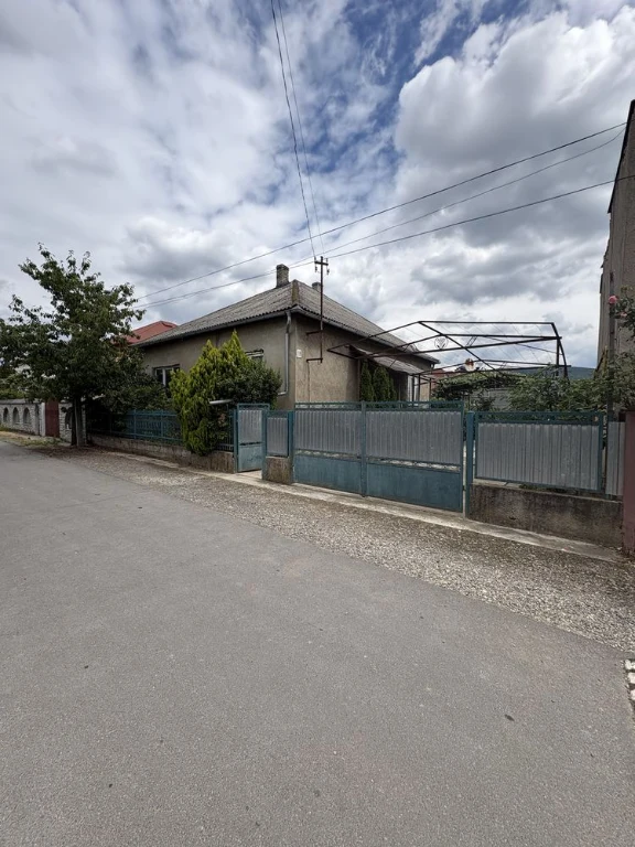 Продається будинок в місті Виноградів вул. Гінцака 18