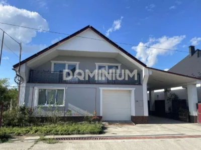 Продаж будинку з діючою сонячною станцією та комерційним пот