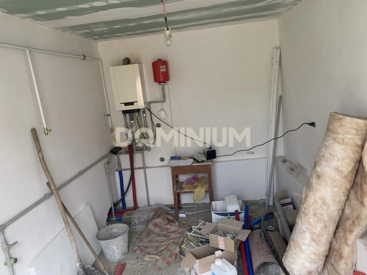 Продається житловий будинок з комерційними приміщеннями в м.