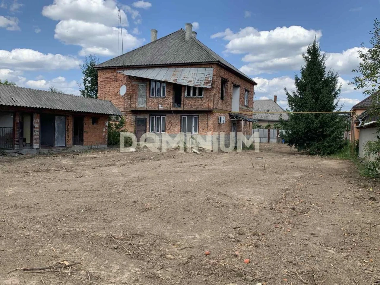 Продаж просторого будинку з подвір’ям та прибудовою у Виногр