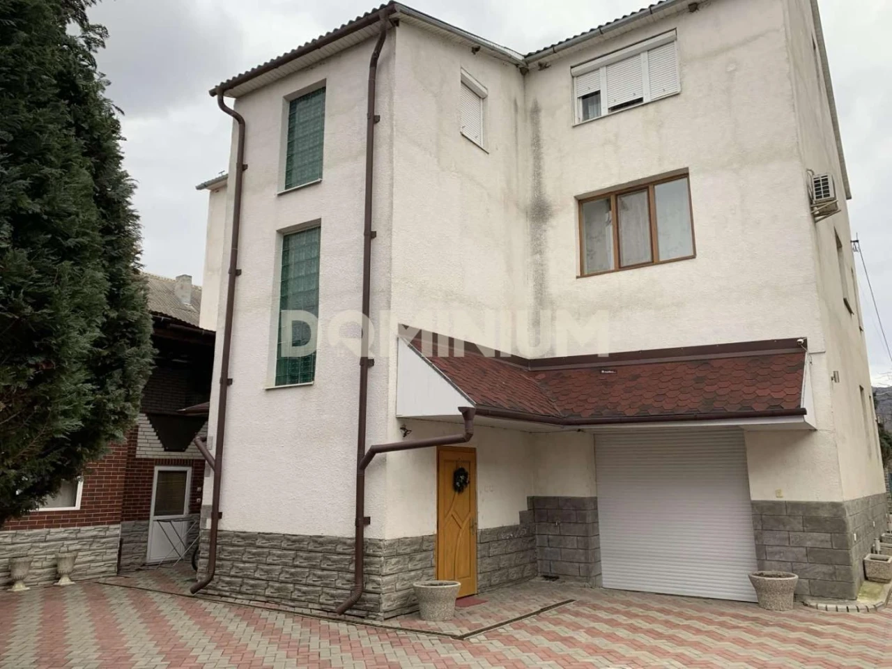 Комфортний будинок для життя і бізнесу у Виноградові