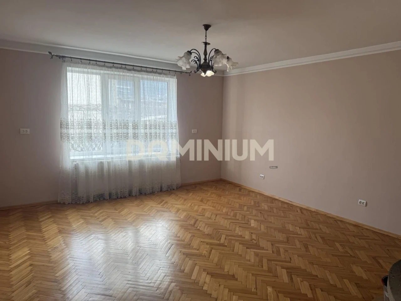 Продаж двохповерхового будинку в м. Виноградів