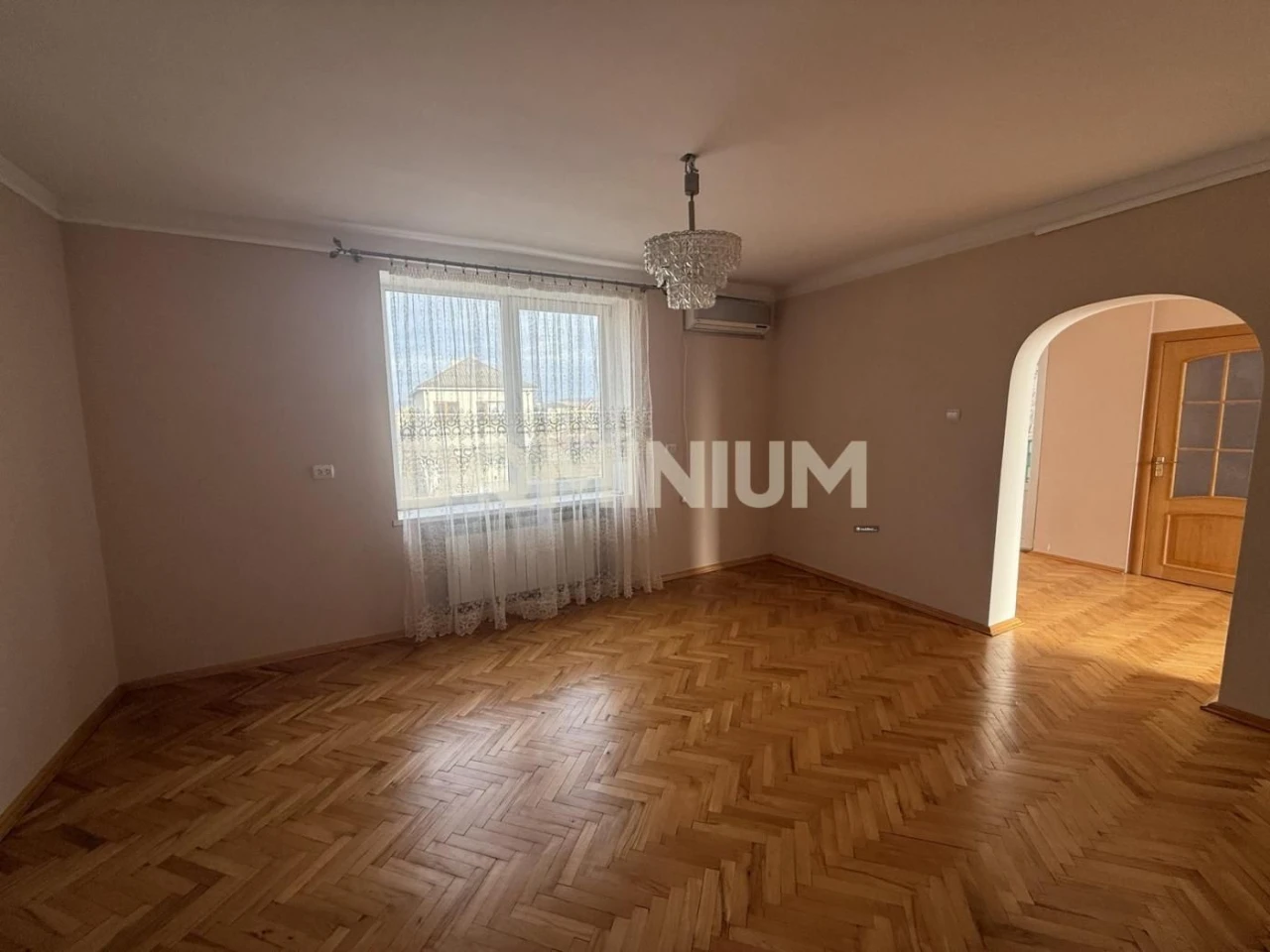 Продаж двохповерхового будинку в м. Виноградів