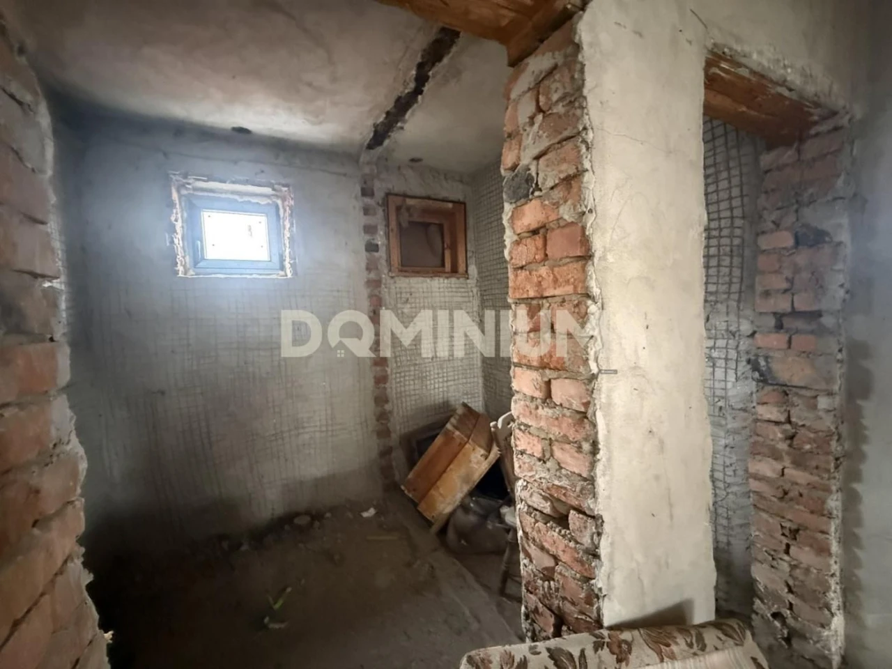 Продається будинок в смт. Вилок з комерцією біля кордону