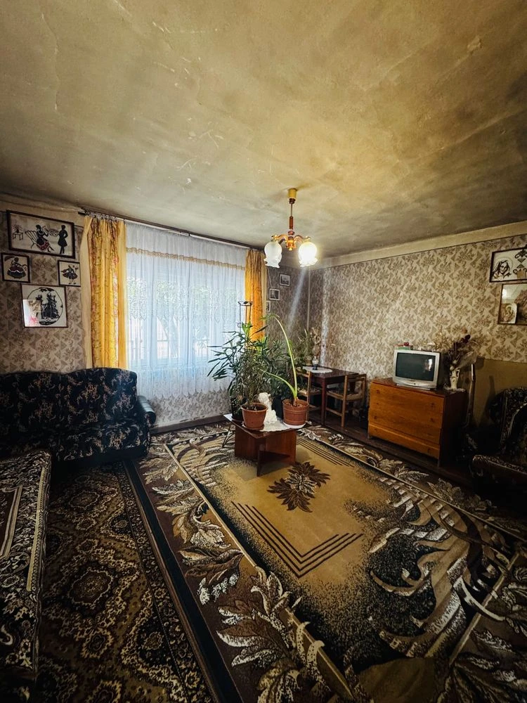 Продаж невеликого будинку