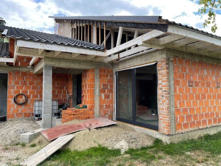 Продаж 2 поверхового будинку з ділянкою на 14.5 сотки, 316 к