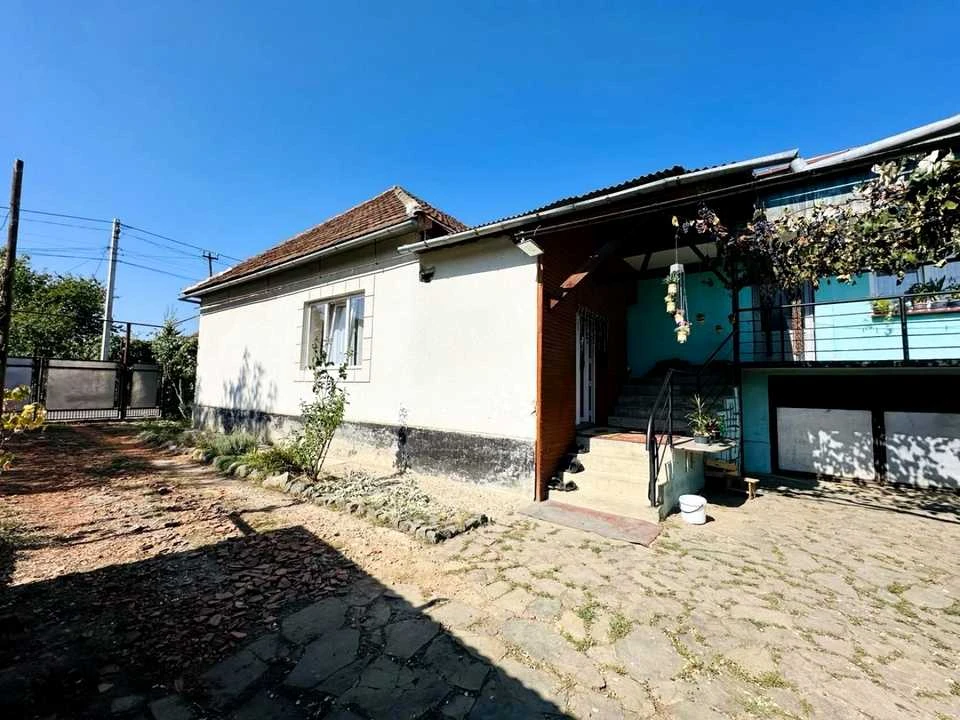 House. Irshava, Pershtravneva