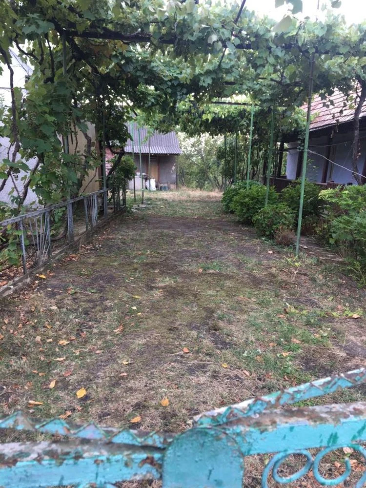 House in Ardanovo, 70 acres of land, garden.