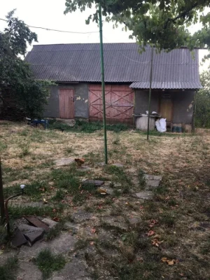House in Ardanovo, 70 acres of land, garden.