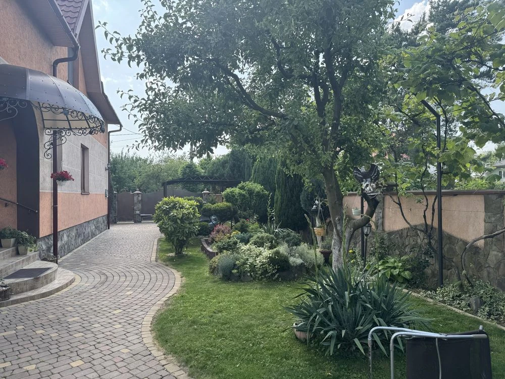 Будинок Мукачево тиха вулиця