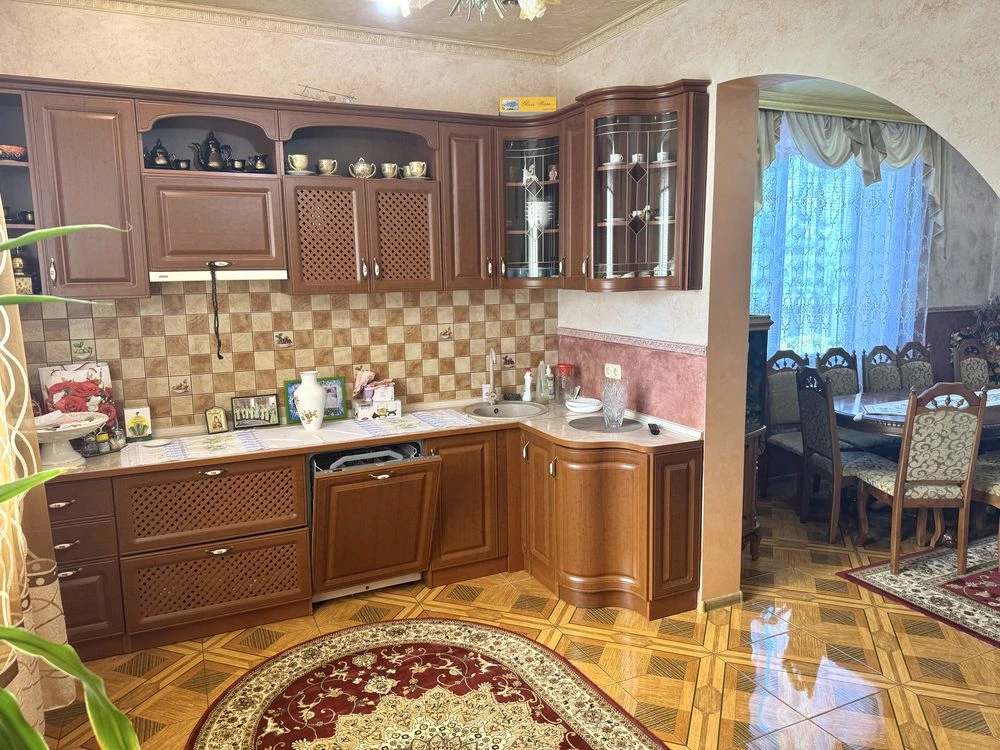 Будинок Мукачево тиха вулиця