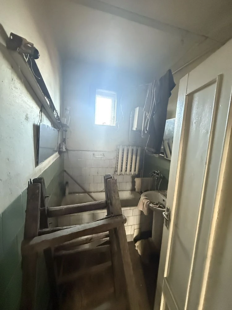 Продається пів будинку район Росвигово