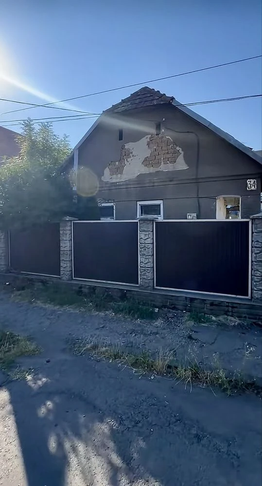 Дім 75 кв м та 10 сот з комунікаціями в місті