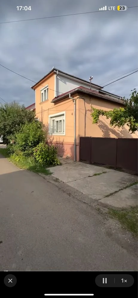 Напівособняк хороша локація центр частина міста